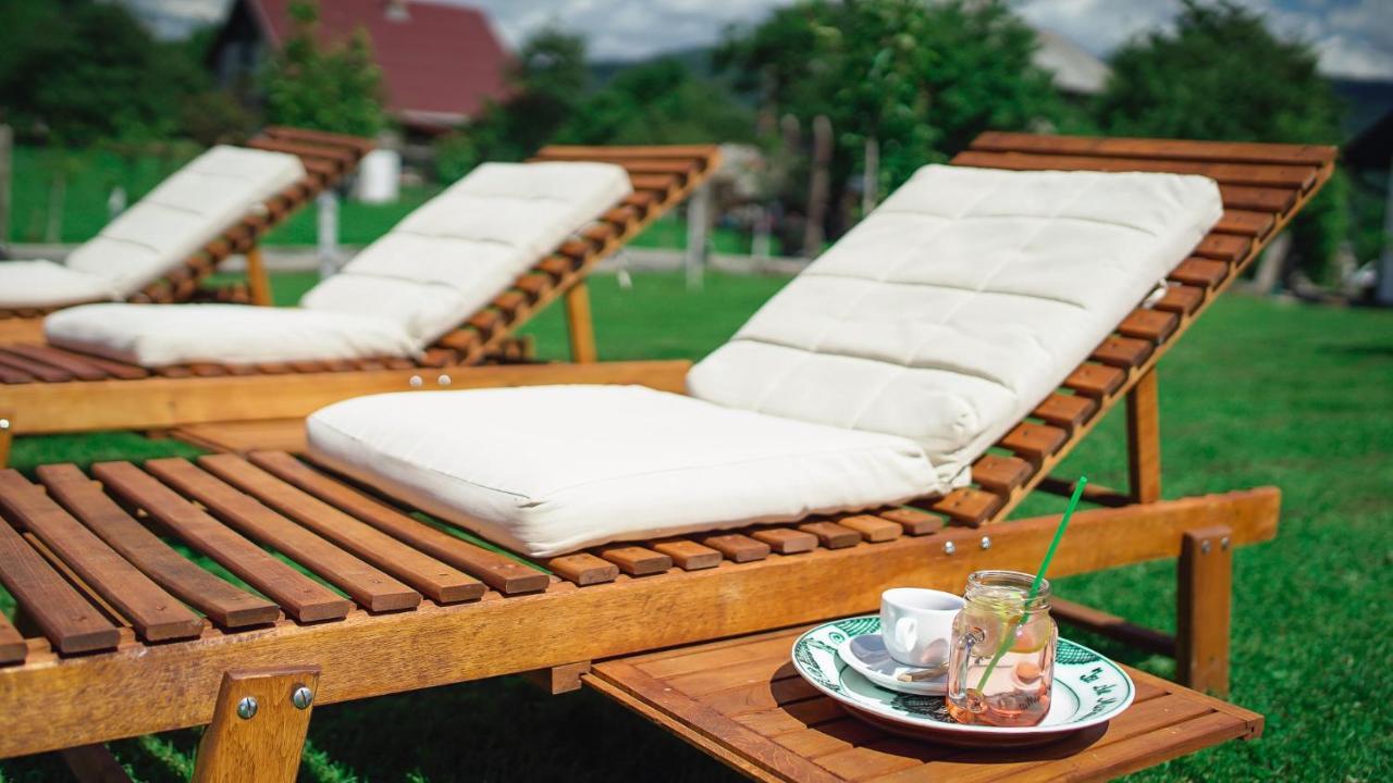 Iz De Maramures Rural Hotel (Adults Only) Surdesti  Εξωτερικό φωτογραφία